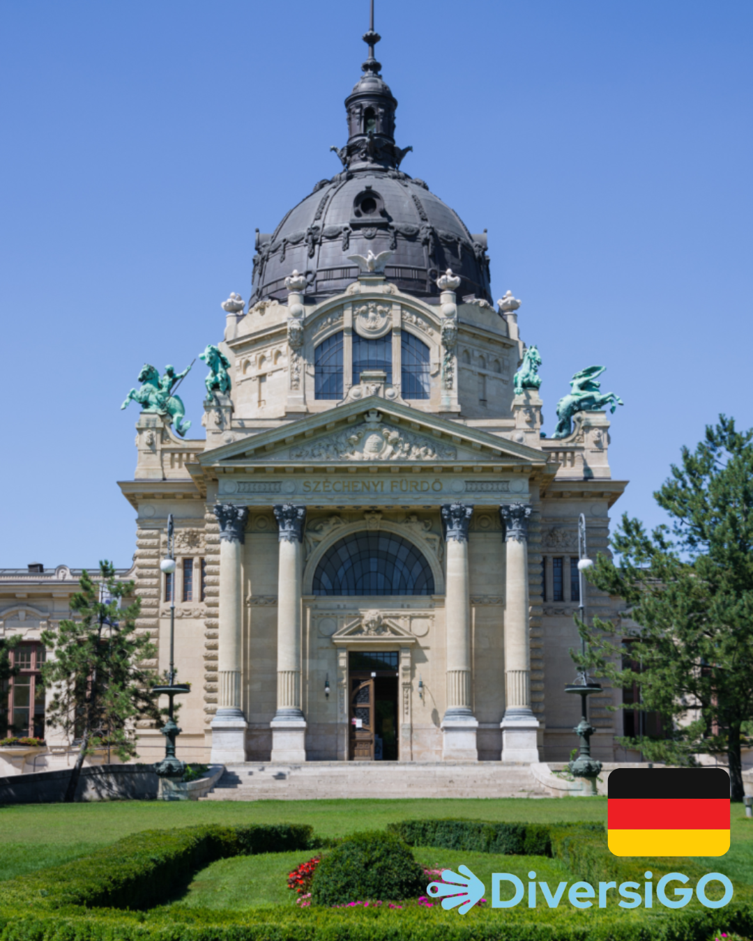 Das Tor des Széchenyi-Heilbades im neobarocken Stil.