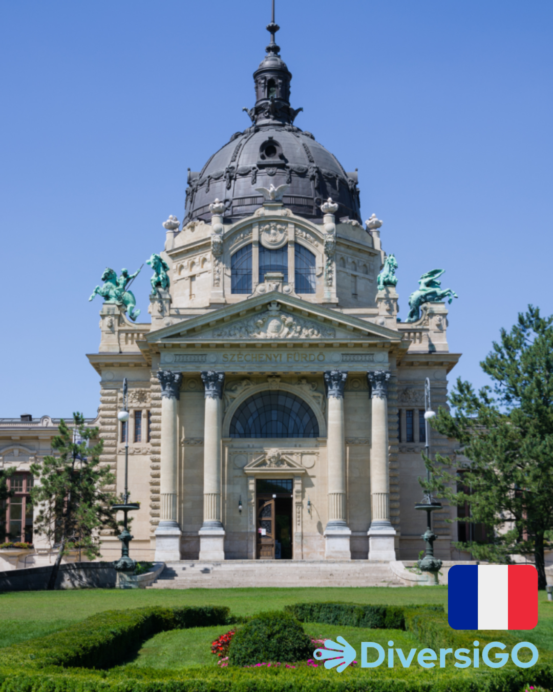 La porte de style néo-baroque des thermes Széchenyi.