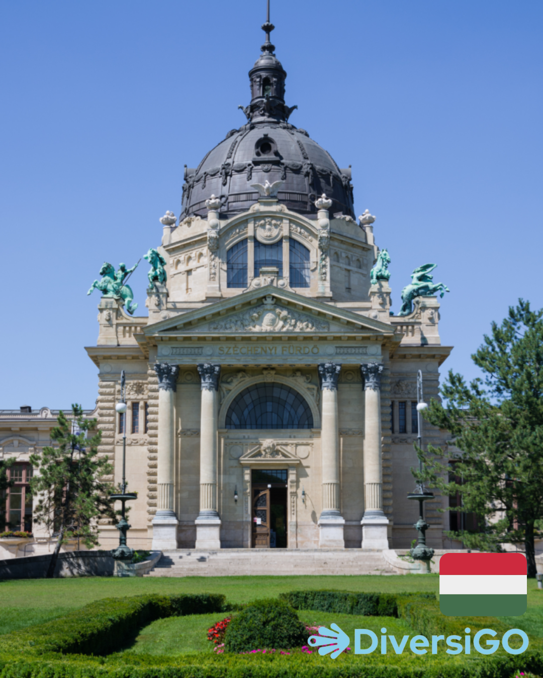 A Széchenyi Gyógyfürdő neobarokk stílusú bejárati díszkapuja.