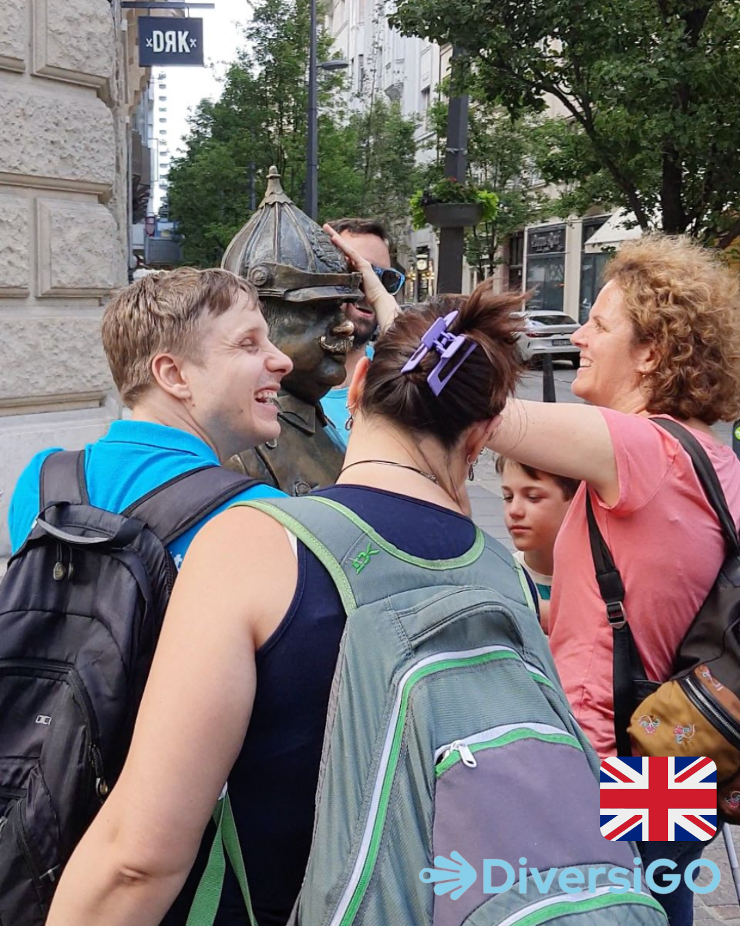 Tourists are laughing at the story related to the tactile statue of a Hungarian police from the twentieth century.